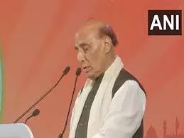 पिछले एक दशक में रक्षा निर्यात में लगभग 35 गुना की बढ़ोतरी: रक्षा मंत्री राजनाथ सिंह पिछले एक दशक में रक्षा निर्यात में लगभग 35 गुना की बढ़ोतरी: रक्षा मंत्री राजनाथ सिंह