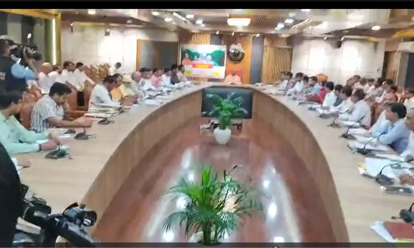 गोरखपुर में सीएम योगी ने विकास कार्यों की समीक्षा बैठक की, कहा- तय समय में गुणवत्तापूर्ण परियोजनाएं हो पूरी गोरखपुर में सीएम योगी ने विकास कार्यों की समीक्षा बैठक की, कहा- तय समय में गुणवत्तापूर्ण परियोजनाएं हो पूरी