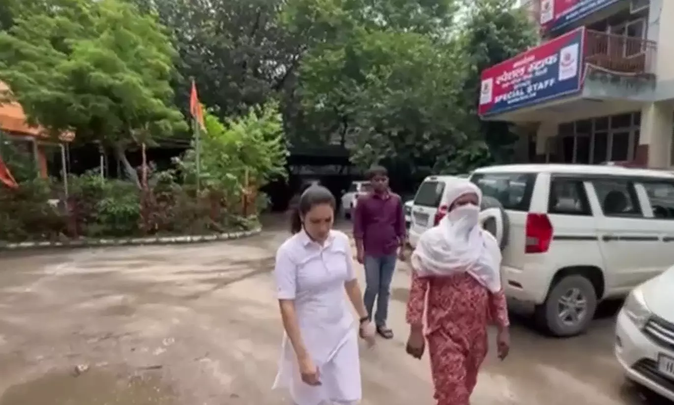 दिल्ली: दो अवैध बांग्लादेशी गिरफ्तार, फोन में मिला प्रतिबंधित IMO ऐप दिल्ली: दो अवैध बांग्लादेशी गिरफ्तार, फोन में मिला प्रतिबंधित IMO ऐप