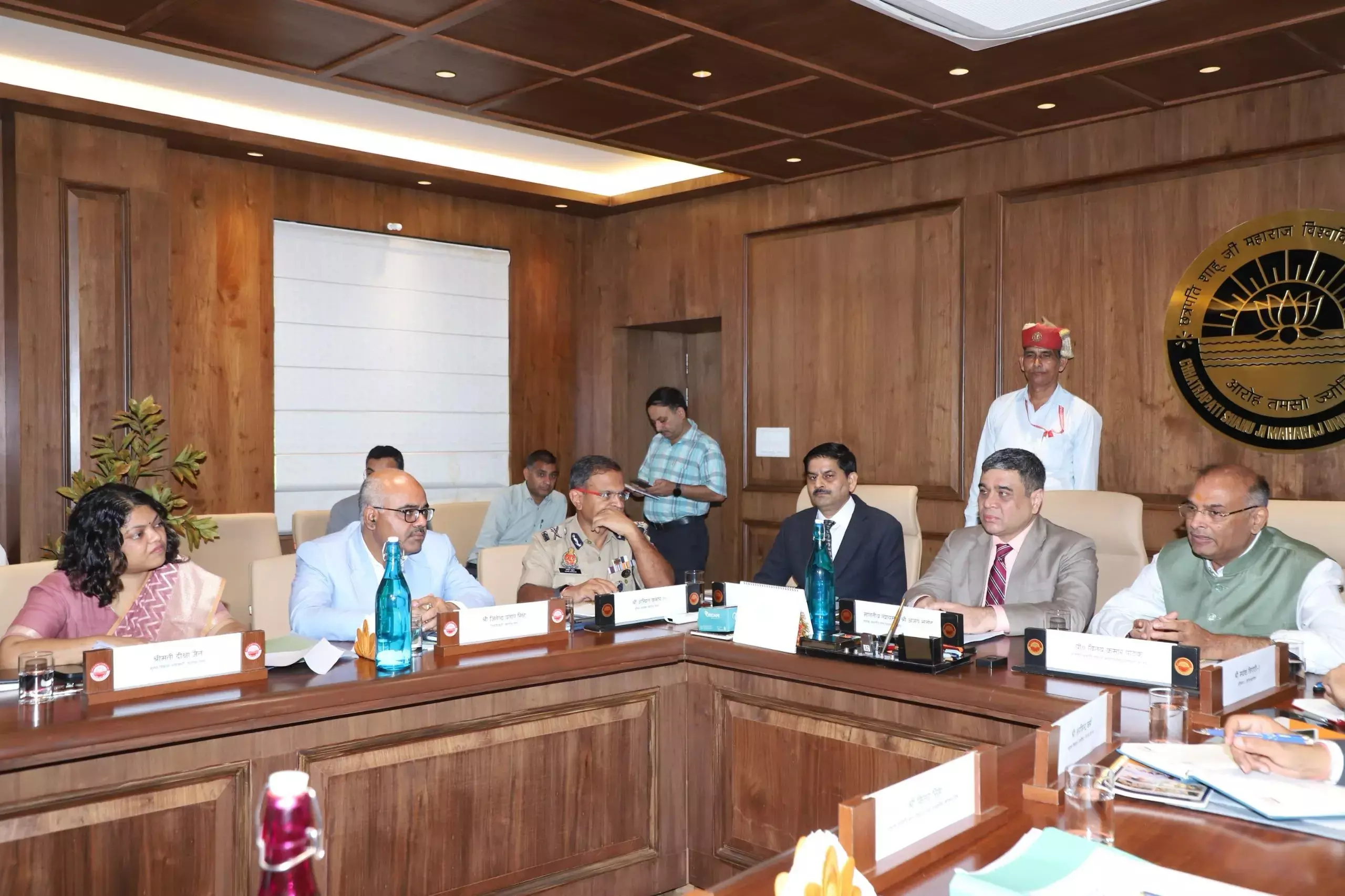 “विश्वविद्यालय केवल अकादमिक जगत तक सीमित नहीं है, बल्कि समाज के प्रति भी अपनी जिम्मेदारी निभा रहा है : प्रो. विनय कुमार पाठक “विश्वविद्यालय केवल अकादमिक जगत तक सीमित नहीं है, बल्कि समाज के प्रति भी अपनी जिम्मेदारी निभा रहा है : प्रो. विनय कुमार पाठक