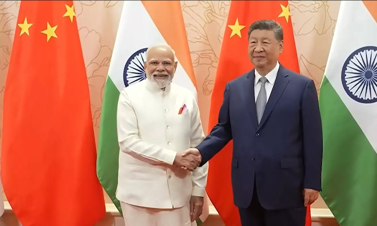 प्रधानमंत्री नरेंद्र मोदी और चीनी राष्ट्रपति के बीच महत्वपूर्ण द्विपक्षीय बैठक प्रधानमंत्री नरेंद्र मोदी और चीनी राष्ट्रपति के बीच महत्वपूर्ण द्विपक्षीय बैठक
