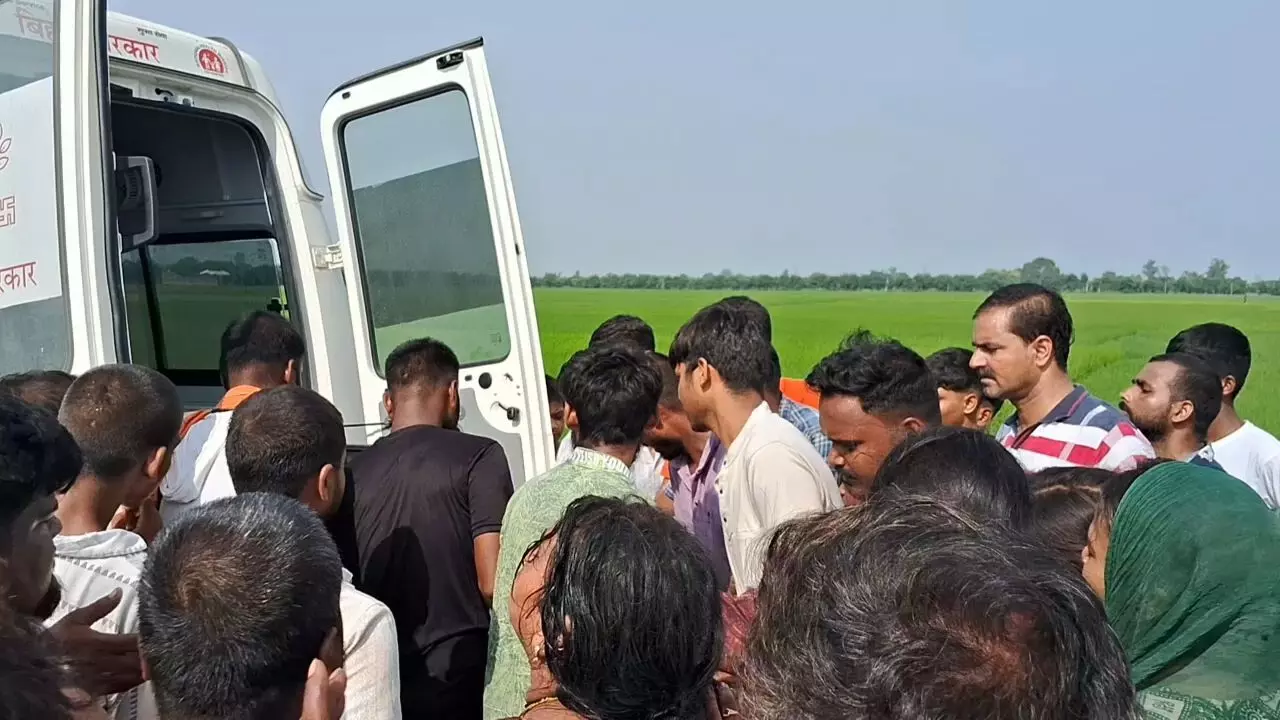 कैमूर:वज्रपात से 3 महिलाओं की मौत, 4 गंभीर रूप से घायल कैमूर:वज्रपात से 3 महिलाओं की मौत, 4 गंभीर रूप से घायल