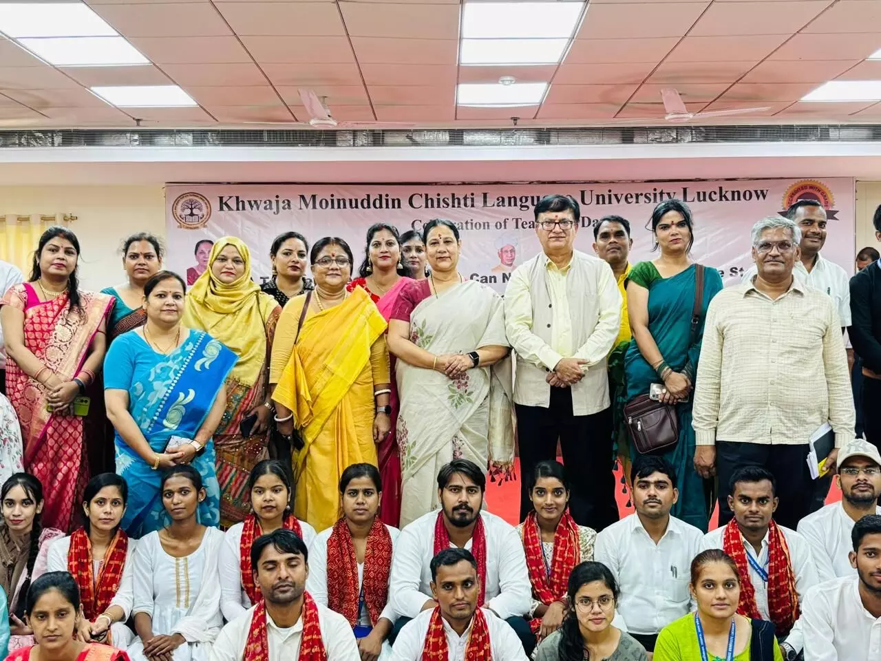 ख़्वाजा मुईनुद्दीन चिश्ती भाषा विश्वविद्यालय में शिक्षक दिवस समारोह सम्पन्न ख़्वाजा मुईनुद्दीन चिश्ती भाषा विश्वविद्यालय में शिक्षक दिवस समारोह सम्पन्न