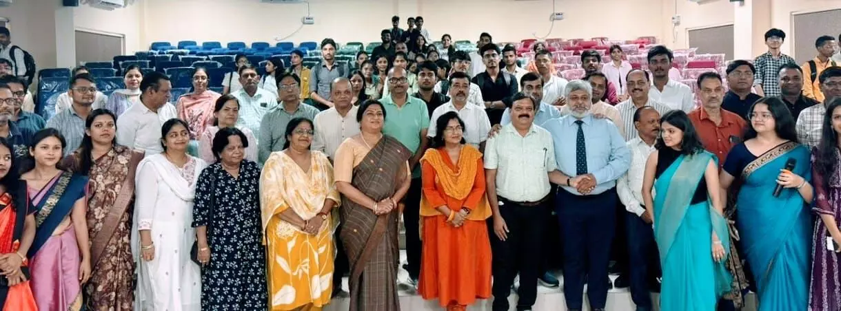 एक शाम विश्वविद्यालय के नाम सांस्कृतिक संध्या का  कानपुर विश्वविद्यालय में शुभारंभ