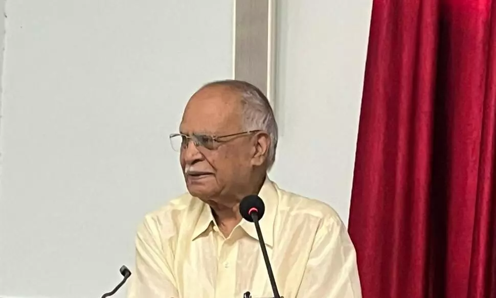 शिक्षा विभाग के रिसर्च सर्किल द्वारा “शोध में गुणवत्ता की खोज” विषय पर व्याख्यान का आयोजन शिक्षा विभाग के रिसर्च सर्किल द्वारा “शोध में गुणवत्ता की खोज” विषय पर व्याख्यान का आयोजन