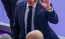 Macron: EU Ready to Offer Ukraine Security Guarantees