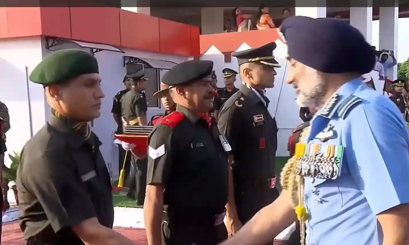 चेन्नई: वायु सेना प्रमुख ने किया OTA पासिंग आउट परेड का निरीक्षण