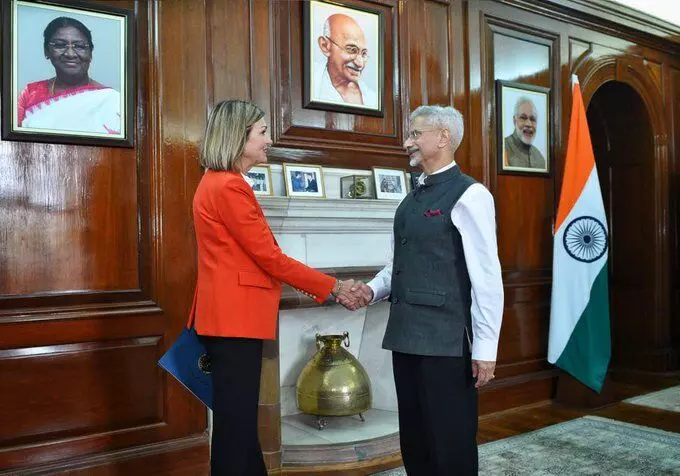 अमेरिकी राज्य आयोवा की गवर्नर ने विदेश मंत्री जयशंकर से की मुलाकात अमेरिकी राज्य आयोवा की गवर्नर ने विदेश मंत्री जयशंकर से की मुलाकात