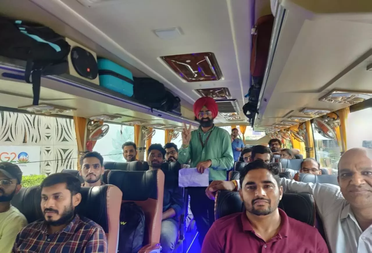 पंजाब: AIIMS की टीम ने के बाढ़ प्रभावित क्षेत्रों में पहुंचाई मदद पंजाब: AIIMS की टीम ने के बाढ़ प्रभावित क्षेत्रों में पहुंचाई मदद