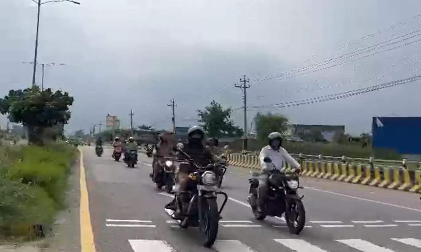 नेपाल में भड़के हिंसक प्रदर्शन, भारत-नेपाल सीमा पर हाई अलर्ट नेपाल में भड़के हिंसक प्रदर्शन, भारत-नेपाल सीमा पर हाई अलर्ट
