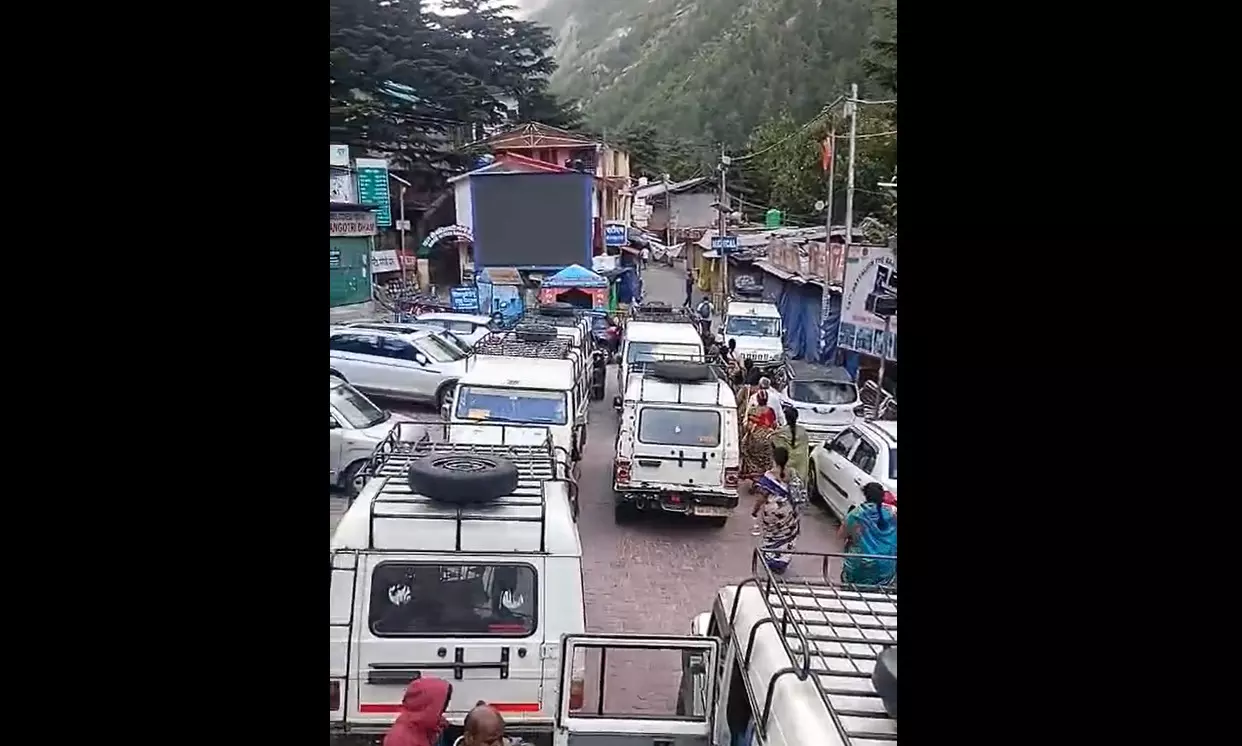 उत्तराखंड: 35 दिनों बाद गंगोत्री धाम में यात्रियों के पहुंचने से लौटी रौनक़ उत्तराखंड: 35 दिनों बाद गंगोत्री धाम में यात्रियों के पहुंचने से लौटी रौनक़