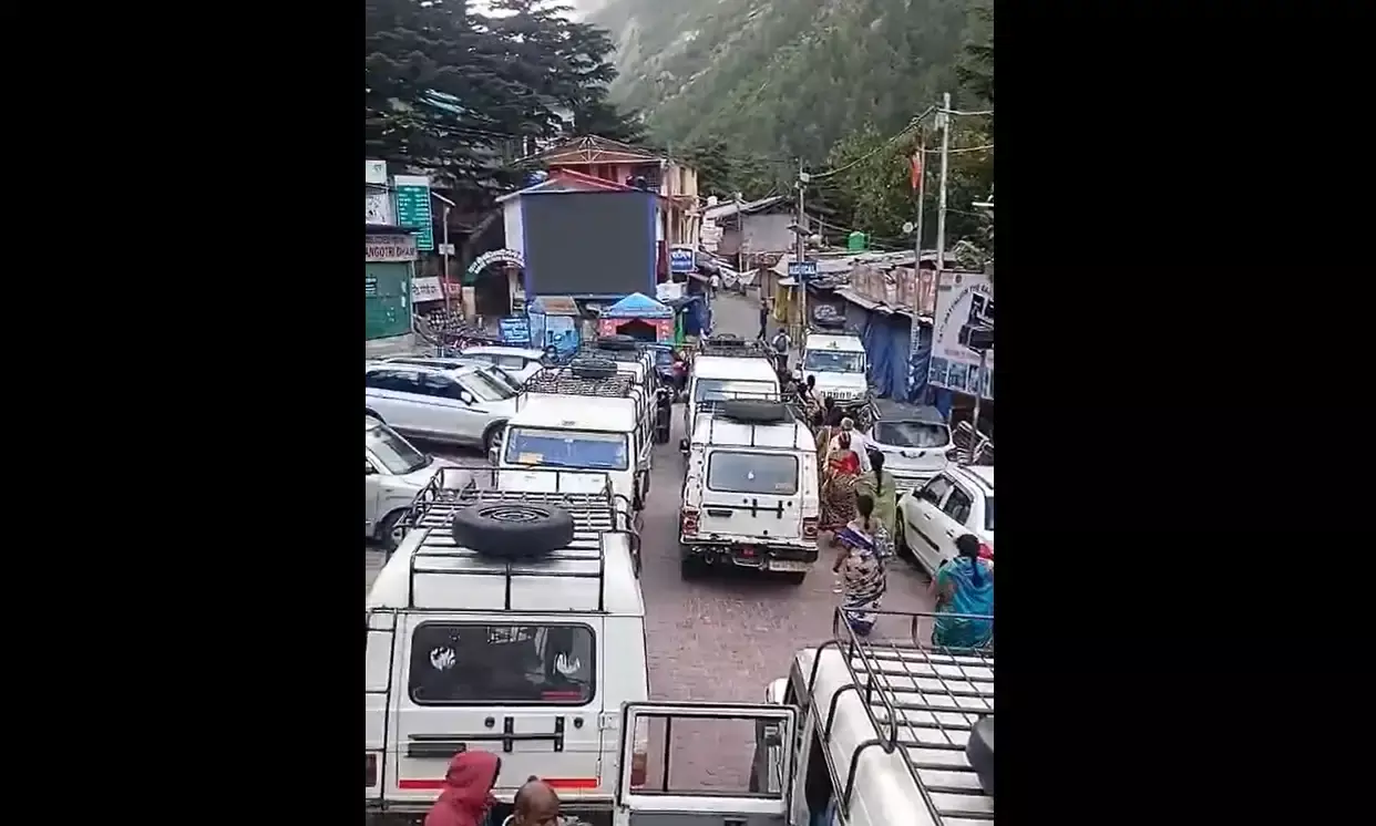 उत्तराखंड: 35 दिनों बाद गंगोत्री धाम में यात्रियों के पहुंचने से लौटी रौनक़