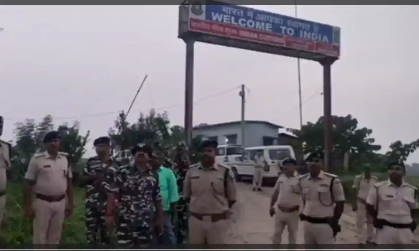 भारत-नेपाल सीमा पर हाई अलर्ट, पुलिस ने किया निरीक्षण