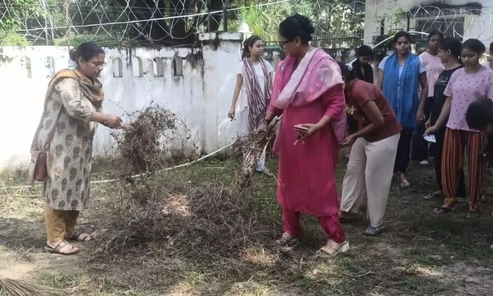 ख़्वाजा मुईनुद्दीन चिश्ती भाषा विश्वविद्यालय में स्वच्छता अभियान आयोजित ख़्वाजा मुईनुद्दीन चिश्ती भाषा विश्वविद्यालय में स्वच्छता अभियान आयोजित