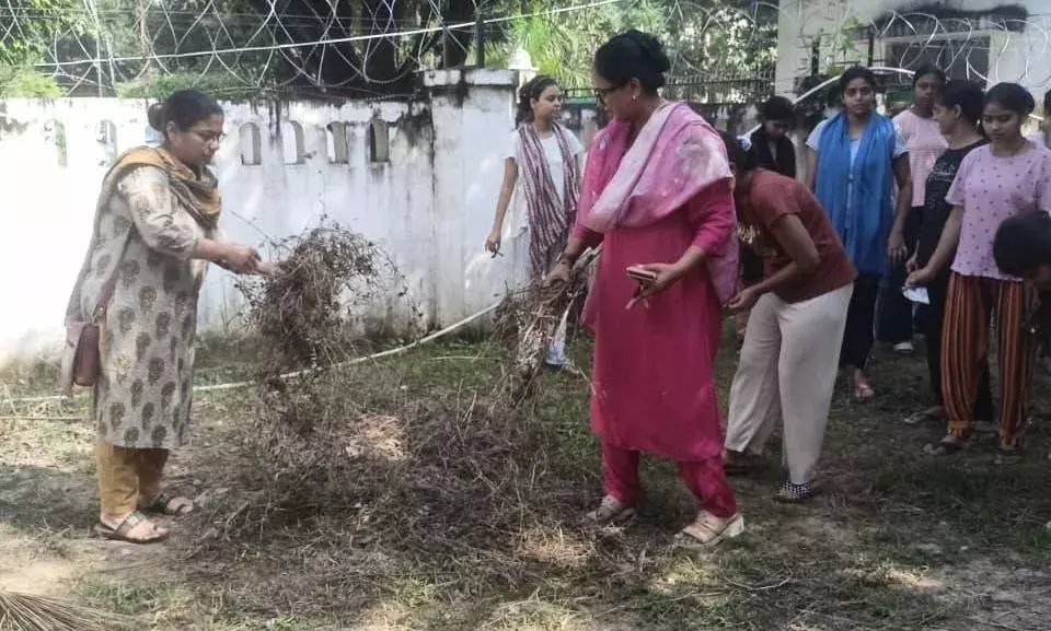 ख़्वाजा मुईनुद्दीन चिश्ती भाषा विश्वविद्यालय  में स्वच्छता अभियान आयोजित ख़्वाजा मुईनुद्दीन चिश्ती भाषा विश्वविद्यालय  में स्वच्छता अभियान आयोजित