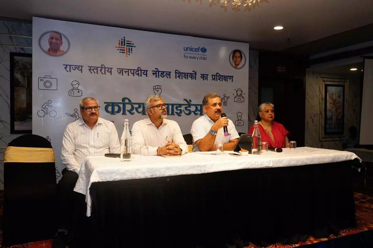 माध्यमिक विद्यालयों के शिक्षक अब करेंगे विद्यार्थियों को सही करियर चुनने में मदद। इसके लिए शिक्षकों को तैयार किया जा रहा है।