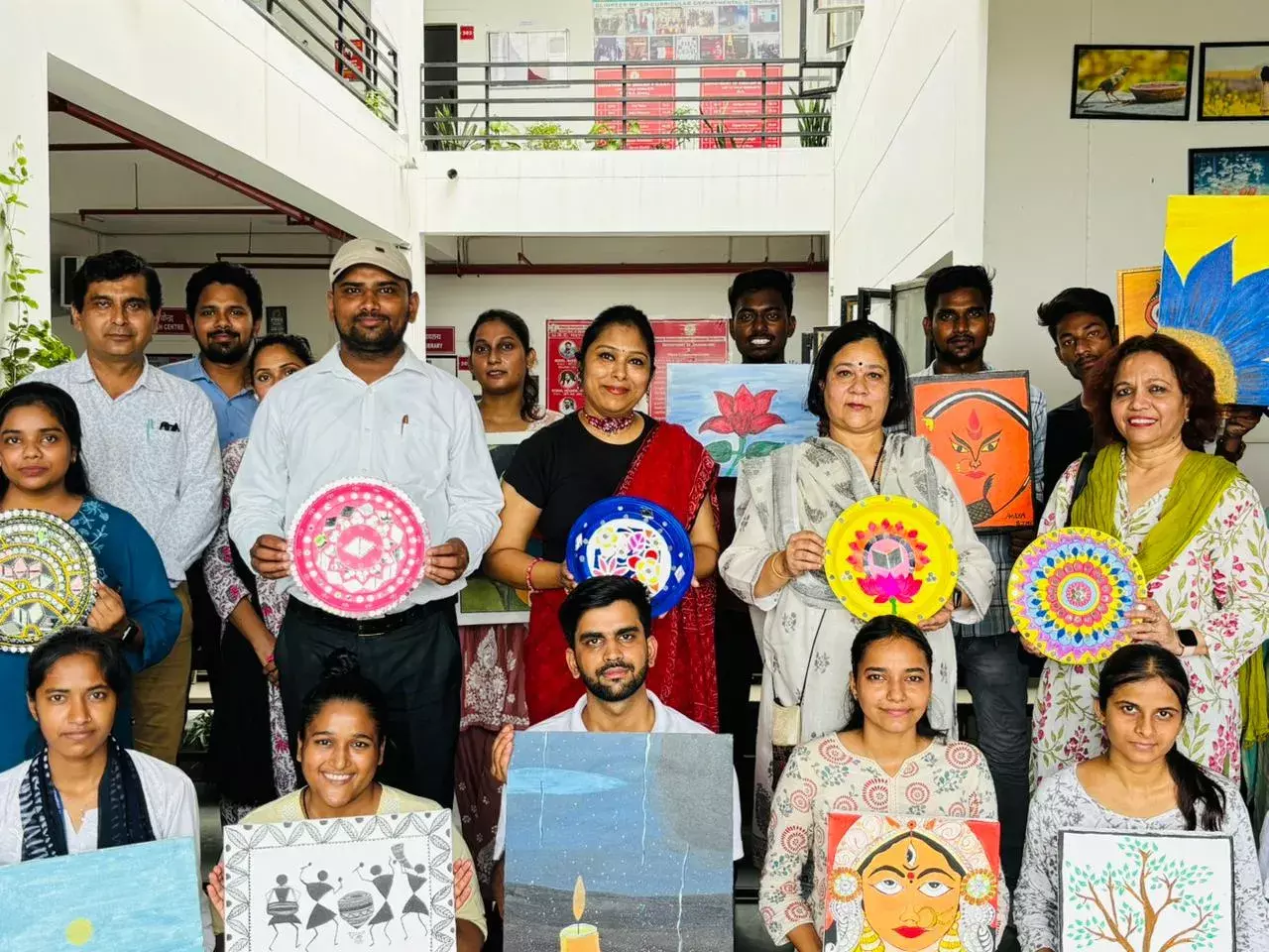 рддреАрди рджрд┐рд╡рд╕реАрдп рдХрд▓рд╛ рдХрд╛рд░реНрдпрд╢рд╛рд▓рд╛ тАШрдПрдХреНрд╕рдкреНрд░реЗрд╢рдиреНрд╕тАЩ рдХрд╛ рд╣реБрдЖ рд╕рдорд╛рдкрди рддреАрди рджрд┐рд╡рд╕реАрдп рдХрд▓рд╛ рдХрд╛рд░реНрдпрд╢рд╛рд▓рд╛ тАШрдПрдХреНрд╕рдкреНрд░реЗрд╢рдиреНрд╕тАЩ рдХрд╛ рд╣реБрдЖ рд╕рдорд╛рдкрди