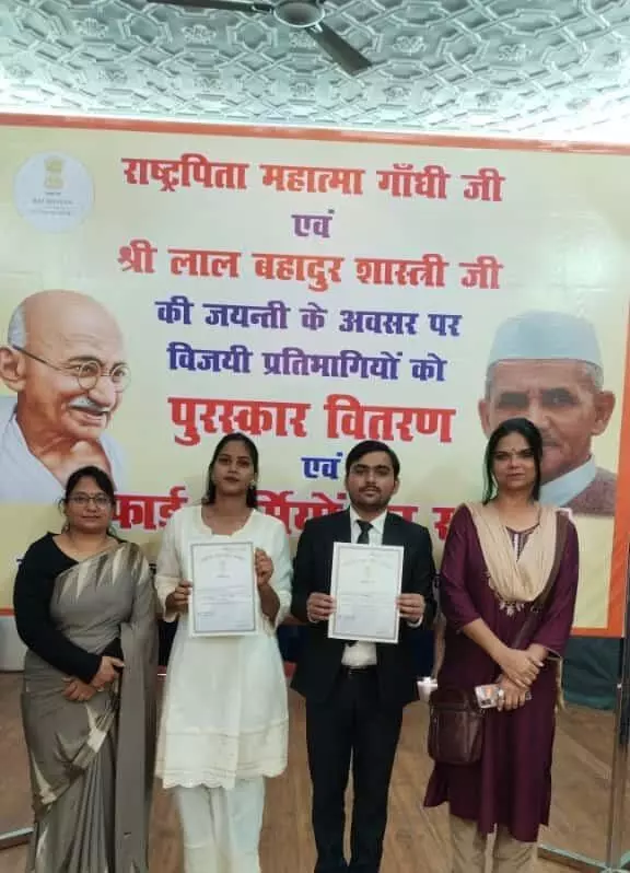 भाषा विश्वविद्यालय के छात्रों ने राजभवन में लहराया जीत का परचम