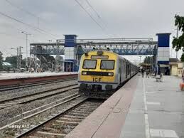 कटिहार:जोगबनी स्टेशन यार्ड में जलभराव से रेल सेवाएं प्रभावित