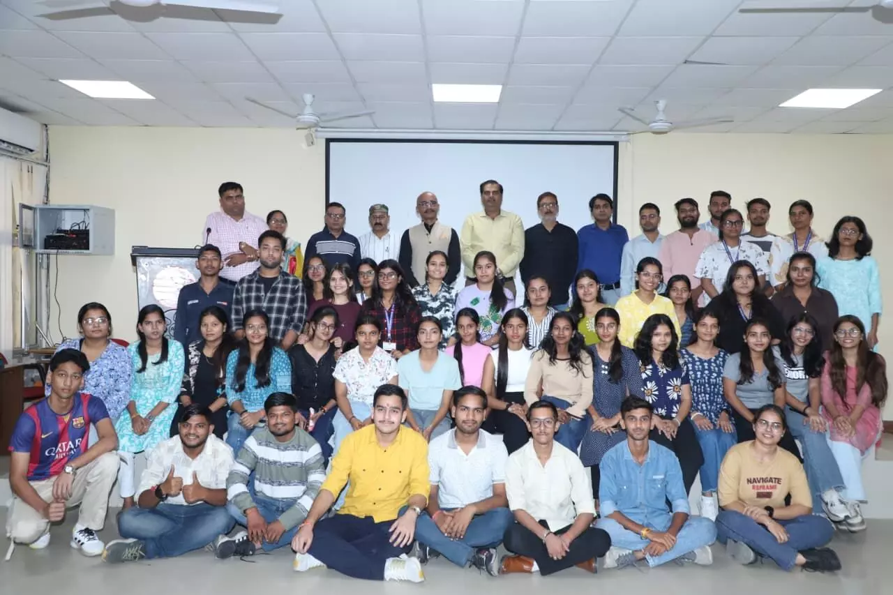 लक्ष्य तो एक फलसफा है, सतत प्रयास ही मंजिल: विजय विक्रम सिंह लक्ष्य तो एक फलसफा है, सतत प्रयास ही मंजिल: विजय विक्रम सिंह