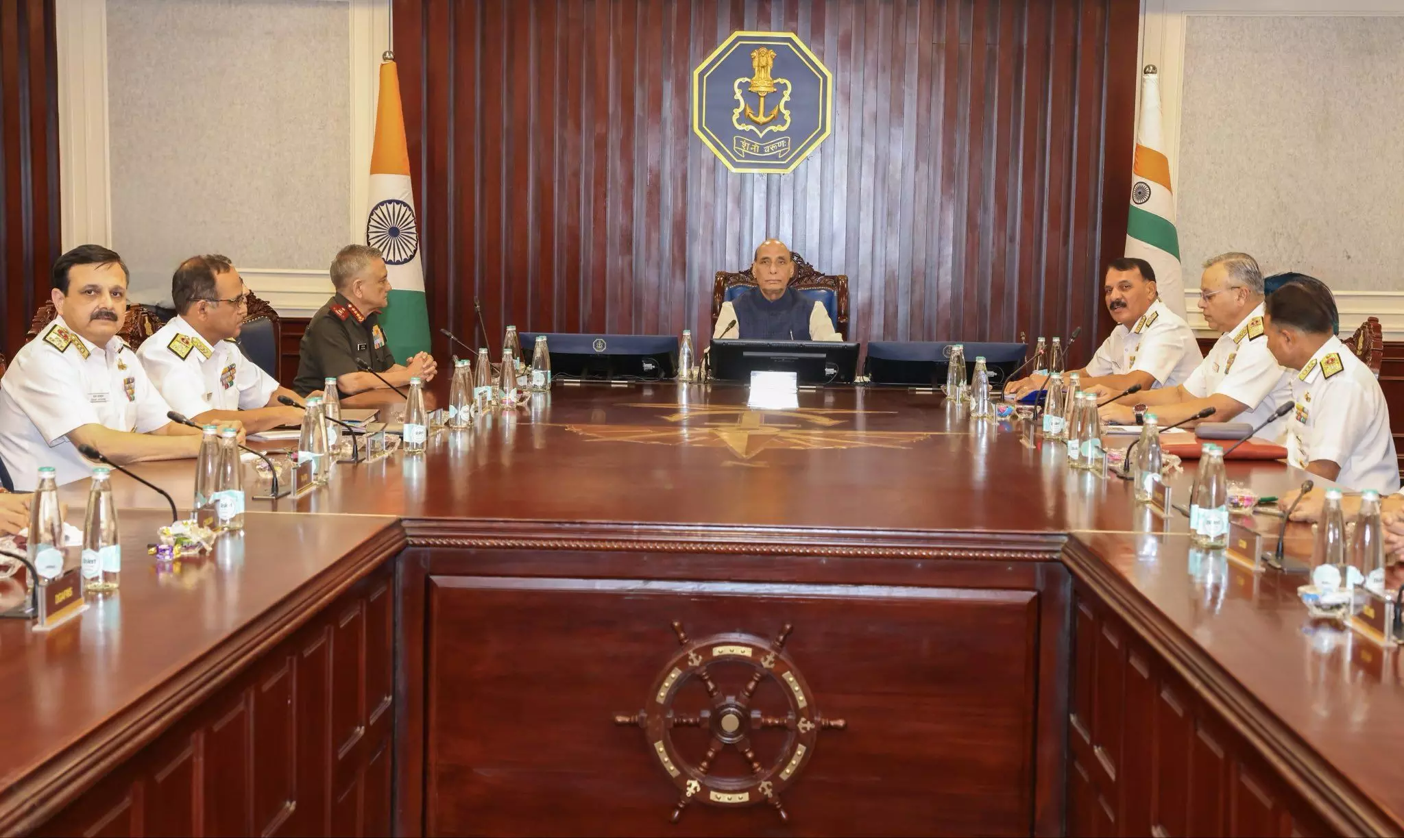 रक्षा मंत्री ने नौसेना कमांडरों के सम्मेलन को किया संबोधित रक्षा मंत्री ने नौसेना कमांडरों के सम्मेलन को किया संबोधित
