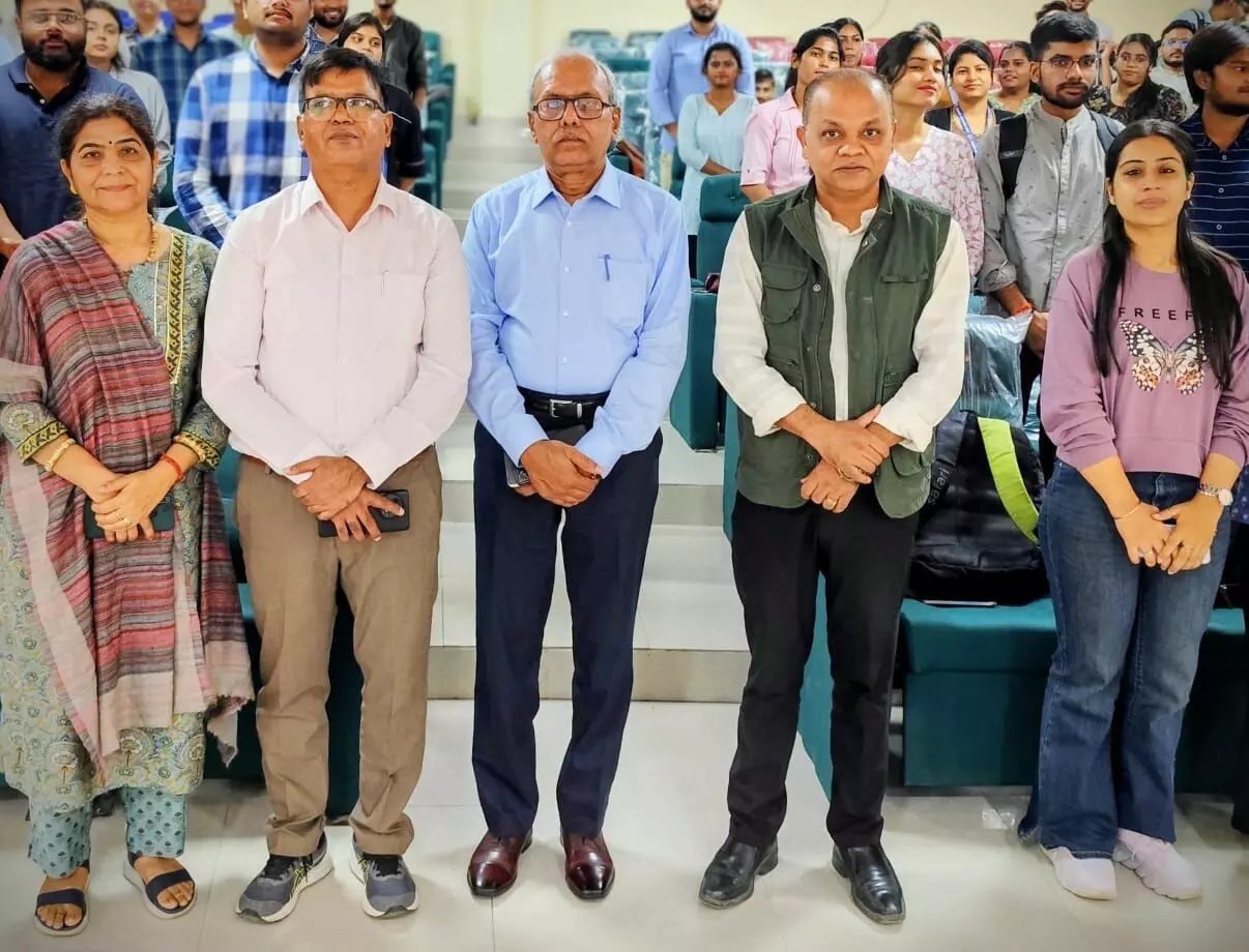 छत्रपति शाहूजी महाराज विश्वविद्यालय के स्कूल ऑफ बिजनेस मैनेजमेंट में एलुमनाई टॉक का शुभारंभ