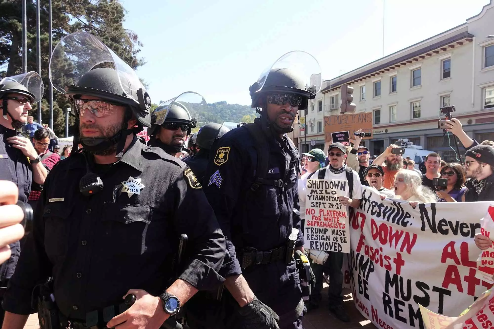 अमेरिका: शटडाउन का 35वां दिन, रिपब्लिकन और डेमोक्रेट के बीच गतिरोध बरकरार अमेरिका: शटडाउन का 35वां दिन, रिपब्लिकन और डेमोक्रेट के बीच गतिरोध बरकरार