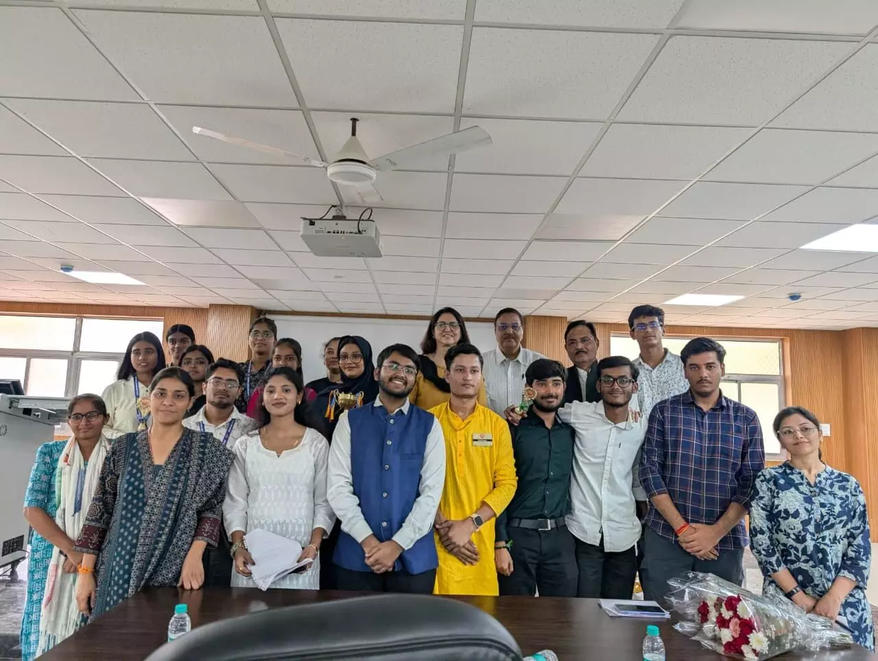 कानपुर विश्वविद्यालय में संकाय के सभागार में वाद-विवाद प्रतियोगिता का सफल आयोजन कानपुर विश्वविद्यालय में संकाय के सभागार में वाद-विवाद प्रतियोगिता का सफल आयोजन