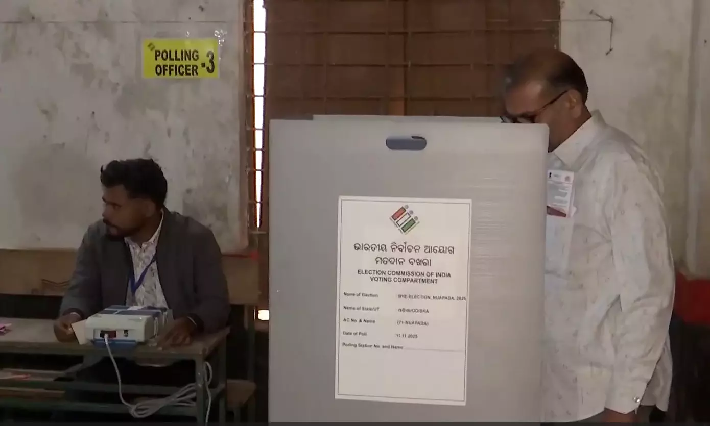 बिहार चुनाव: दूसरे चरण में 20 जिलों की 122 सीटों पर वोटिंग जारी