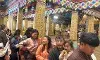 भूटान में भारत के पवित्र अवशेषों के लिए आध्यात्मिक उत्साह को दर्शाती श्रद्धालुओं की लंबी कतार भूटान में भारत के पवित्र अवशेषों के लिए आध्यात्मिक उत्साह को दर्शाती श्रद्धालुओं की लंबी कतार
