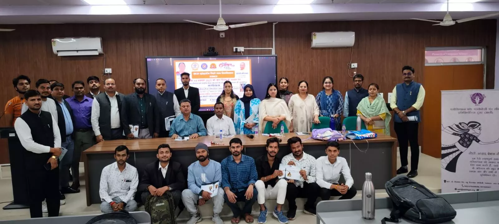 भाषा विश्वविद्यालय: बाल दिवस पर ख़्वाजा मुईनुद्दीन चिश्ती भाषा विश्वविद्यालय में कार्यशाला और पोस्टर मेकिंग प्रतियोगिता आयोजित भाषा विश्वविद्यालय: बाल दिवस पर ख़्वाजा मुईनुद्दीन चिश्ती भाषा विश्वविद्यालय में कार्यशाला और पोस्टर मेकिंग प्रतियोगिता आयोजित