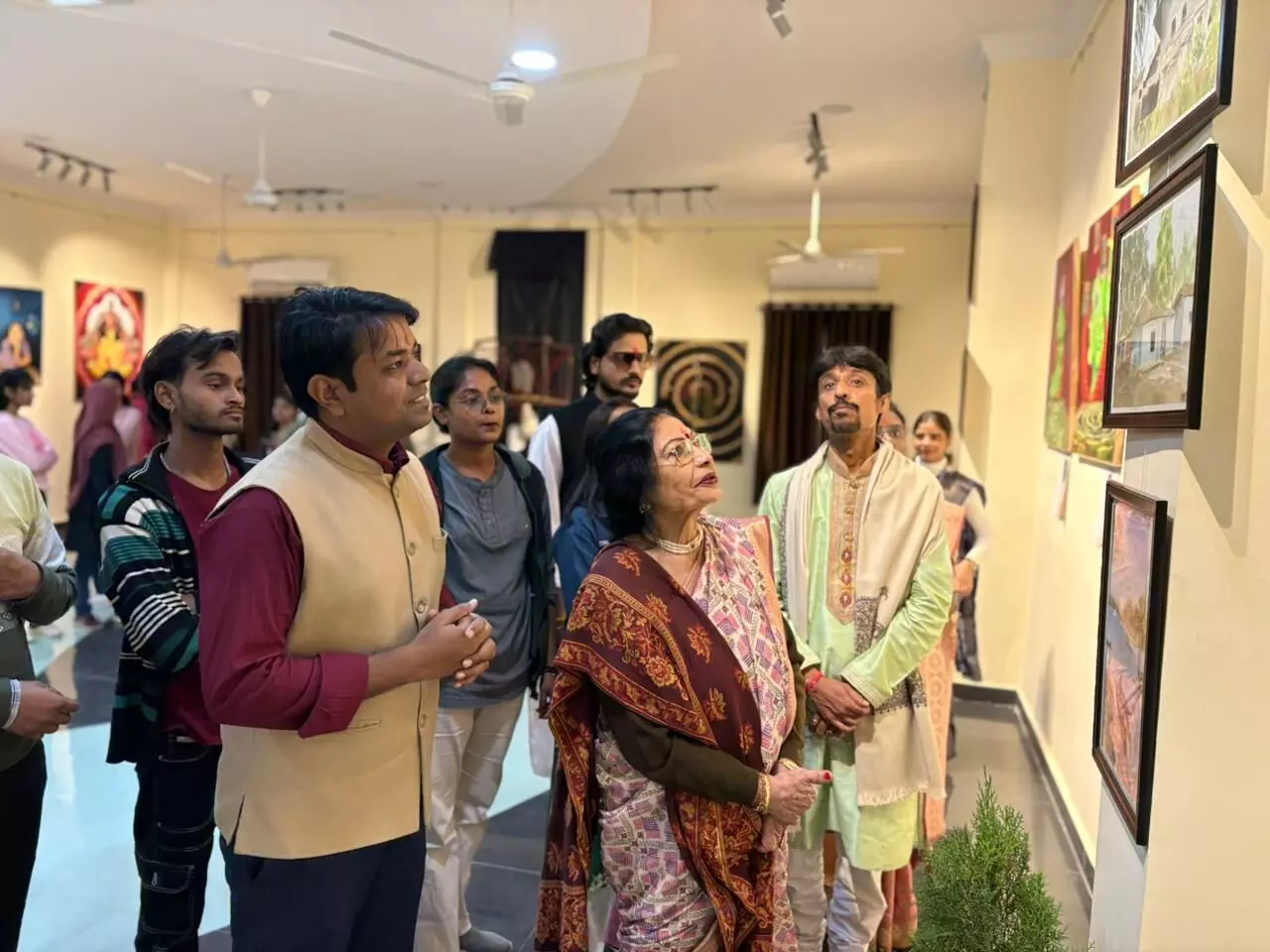 अंतर–दर्शन” समूह कला प्रदर्शनी- रचनात्मकता, संवेदना और आधुनिक दृष्टि का अद्भुत संगम अंतर–दर्शन” समूह कला प्रदर्शनी- रचनात्मकता, संवेदना और आधुनिक दृष्टि का अद्भुत संगम