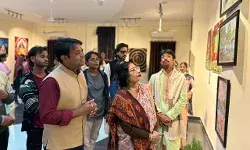 рдЕрдВрддрд░тАУрджрд░реНрд╢рдитАЭ рд╕рдореВрд╣ рдХрд▓рд╛ рдкреНрд░рджрд░реНрд╢рдиреА- рд░рдЪрдирд╛рддреНрдордХрддрд╛, рд╕рдВрд╡реЗрджрдирд╛ рдФрд░ рдЖрдзреБрдирд┐рдХ рджреГрд╖реНрдЯрд┐ рдХрд╛ рдЕрджреНрднреБрдд рд╕рдВрдЧрдо рдЕрдВрддрд░тАУрджрд░реНрд╢рдитАЭ рд╕рдореВрд╣ рдХрд▓рд╛ рдкреНрд░рджрд░реНрд╢рдиреА- рд░рдЪрдирд╛рддреНрдордХрддрд╛, рд╕рдВрд╡реЗрджрдирд╛ рдФрд░ рдЖрдзреБрдирд┐рдХ рджреГрд╖реНрдЯрд┐ рдХрд╛ рдЕрджреНрднреБрдд рд╕рдВрдЧрдо