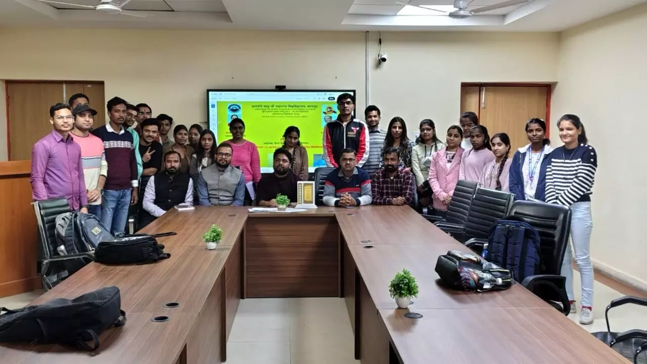 पद्मश्री गायिका विदुषी सुमित्रा गुहा के सुरों से गुंजायमान हुआ विश्वविद्यालय परिसर