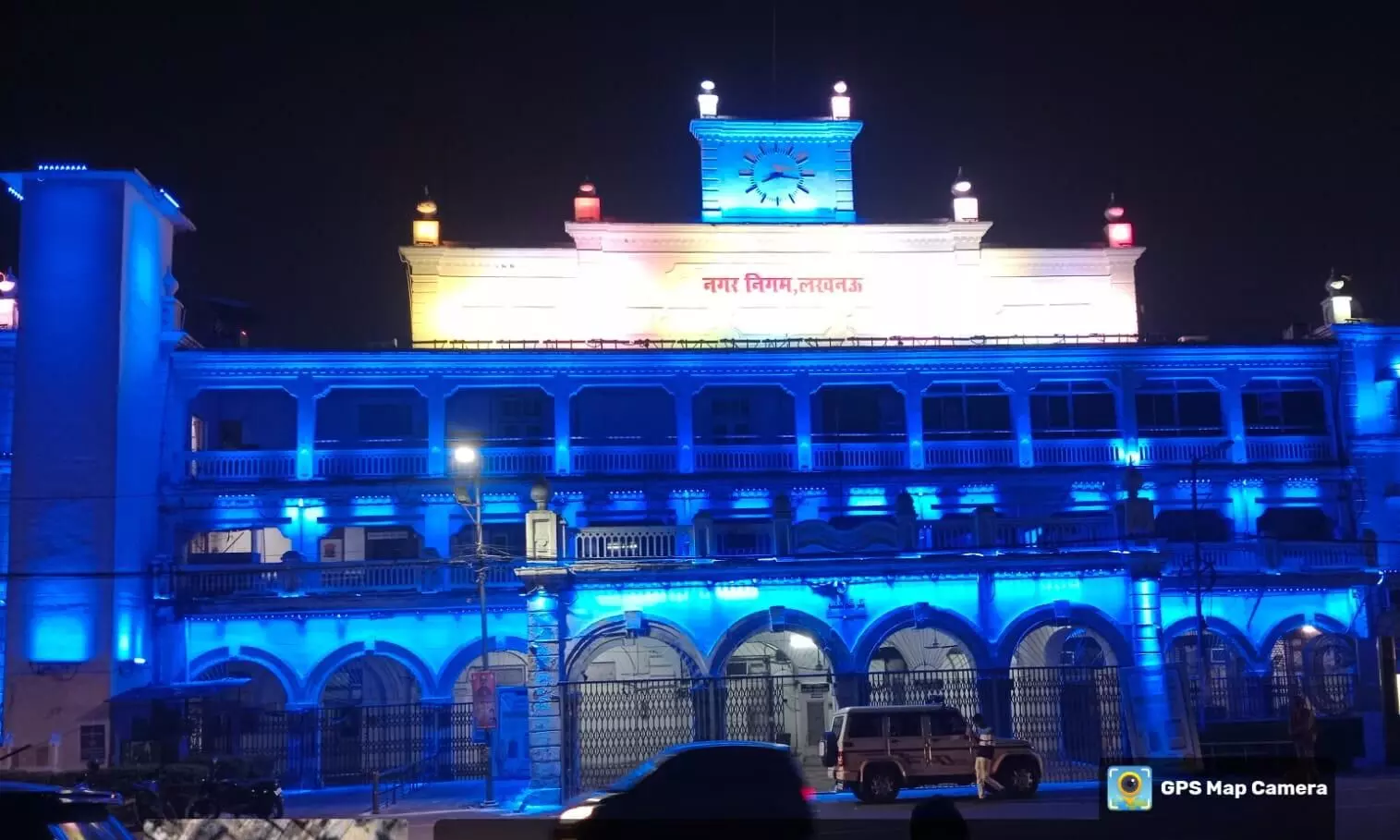 बाल अधिकारों के समर्थन में नीले प्रकाश में रोशन हुई लखनऊ की प्रमुख इमारतें और यूनिसेफ कार्यालय