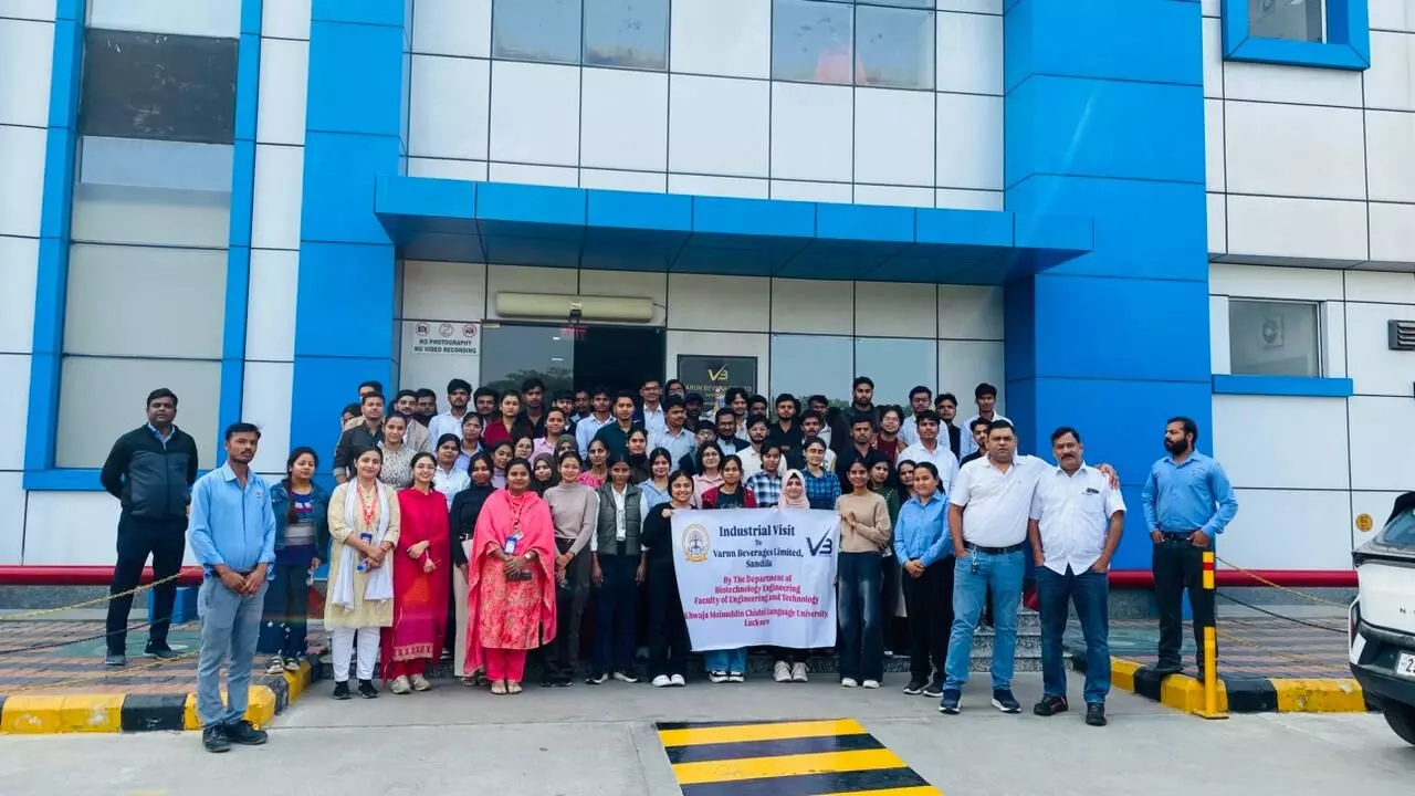 भाषा विवि के छात्रों ने किया शैक्षणिक भ्रमण