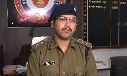 भोपाल- पुराने स्टांप को केमिकल से नया बनाकर बेच रहे 4 आरोपी गिरफ्तार 7 फरार भोपाल- पुराने स्टांप को केमिकल से नया बनाकर बेच रहे 4 आरोपी गिरफ्तार 7 फरार