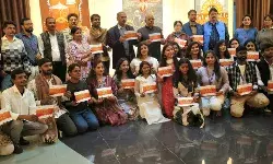 कानपुर  विश्वविद्यालय में अभिरंग सामूहिक कला प्रदर्शनी