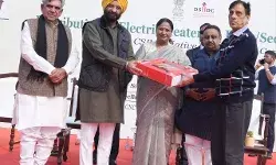 दिल्ली सरकार की पहल: प्रदूषण कम करने के लिए ई-हीटर का वितरण