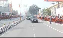 अयोध्या: पीएम मोदी का पुष्प वर्षा से शानदार स्वागत