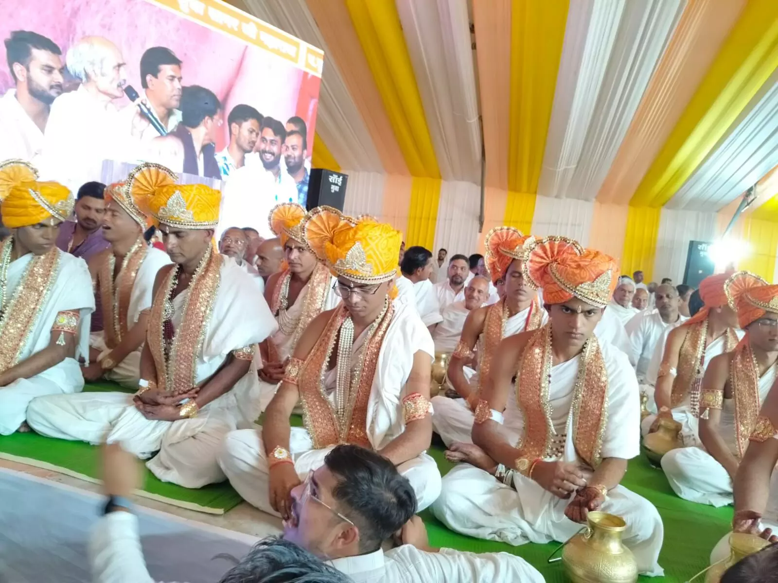 जैन शोध पीठ के प्रणेता ने दी प्रथम बार दीक्षाएँ