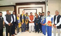 भोपाल- मुख्यमंत्री डॉ. यादव से मिले मिनी ब्राजील के होनहार फुटबॉल खिलाड़ी