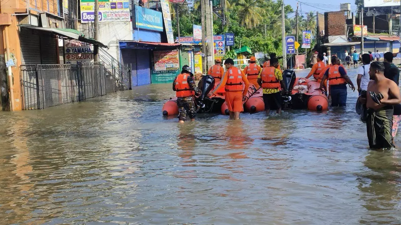 चक्रवात दितवाह से श्रीलंका में भारी तबाही, NDRF की टीमें रेस्क्यू में जुटीं