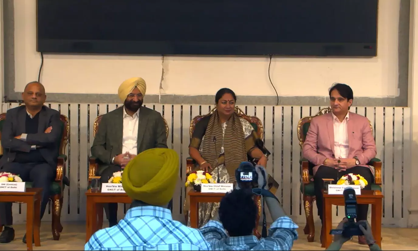 सीएम रेखा गुप्ता ने सिख दंगों के 36 पीड़ितों के परिजनों को दिए नियुक्ति पत्र सीएम रेखा गुप्ता ने सिख दंगों के 36 पीड़ितों के परिजनों को दिए नियुक्ति पत्र