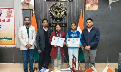 भाषण एवं काव्यपाठ प्रतियोगिता में उत्कृष्ट प्रदर्शन के लिए प्रमाणपत्र प्रदान कर सम्मानित किया गया।