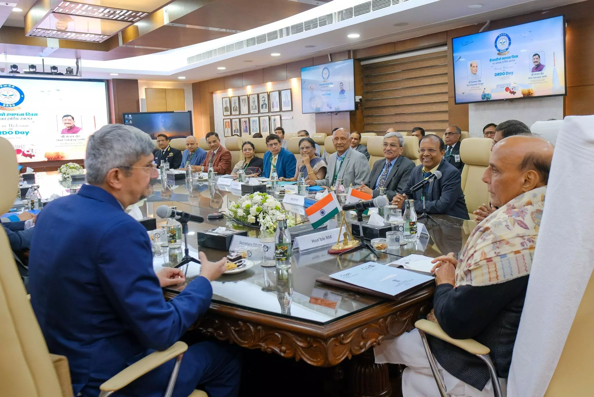 रक्षा मंत्री ने DRDO के सहयोगी प्रयासों की सराहना की रक्षा मंत्री ने DRDO के सहयोगी प्रयासों की सराहना की