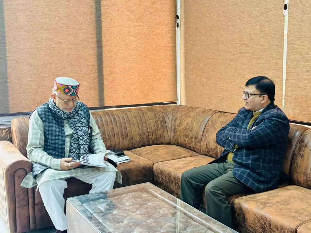 कुलपति प्रो. अजय तनेजा ने वित्त मंत्री सुरेश खन्ना से की शिष्टाचार भेंट कुलपति प्रो. अजय तनेजा ने वित्त मंत्री सुरेश खन्ना से की शिष्टाचार भेंट