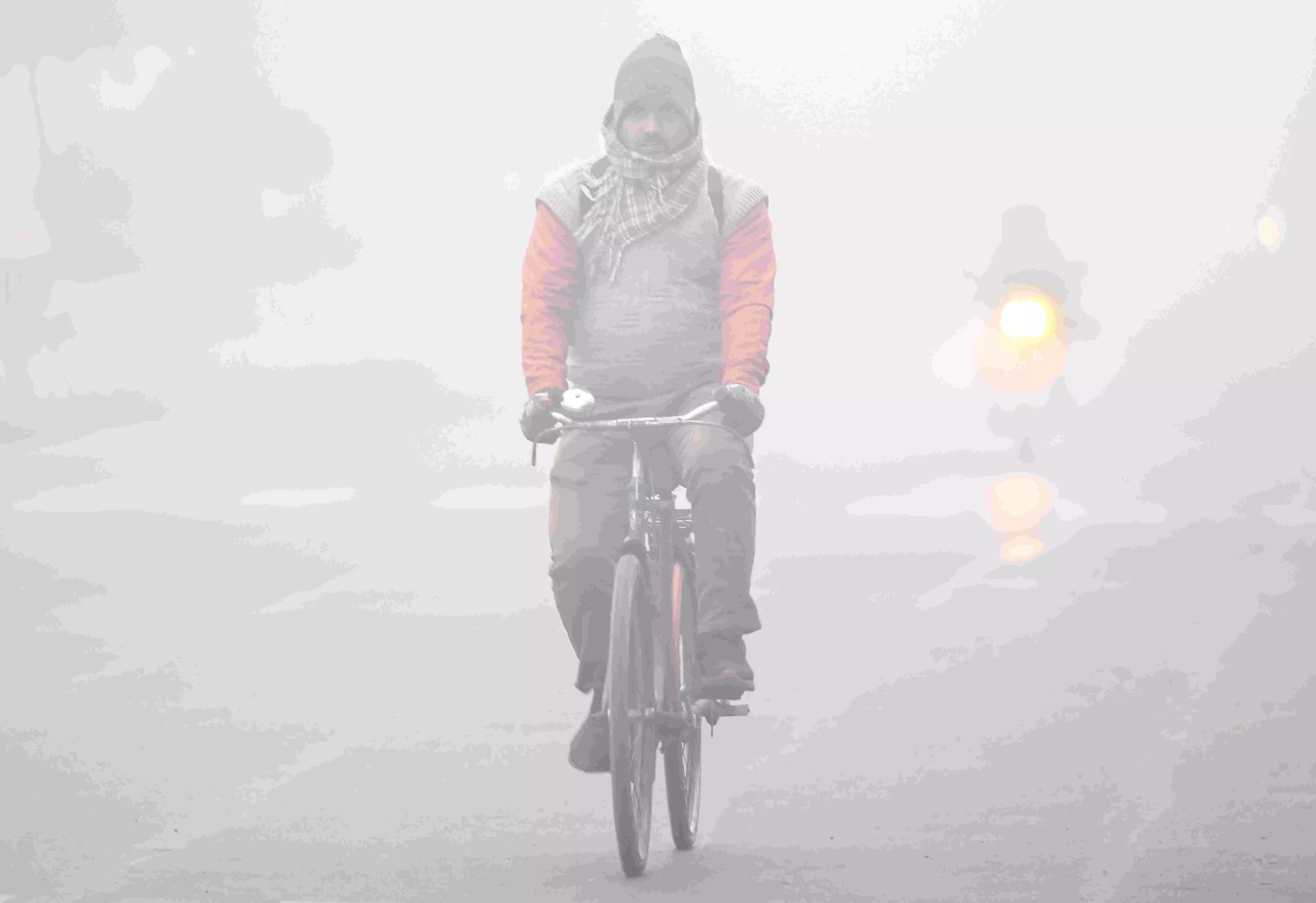 उत्तर भारत में कड़ाके की ठंड, कई राज्यों में ऑरेंज अलर्ट जारी उत्तर भारत में कड़ाके की ठंड, कई राज्यों में ऑरेंज अलर्ट जारी