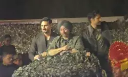 तनोट माता मंदिर में बॉर्डर 2 फिल्म के गीत ‘घर कब आओगे’ की भव्य लॉन्चिंग, BSF जवानों ने रिक्रिएट किया सीन तनोट माता मंदिर में बॉर्डर 2 फिल्म के गीत ‘घर कब आओगे’ की भव्य लॉन्चिंग, BSF जवानों ने रिक्रिएट किया सीन