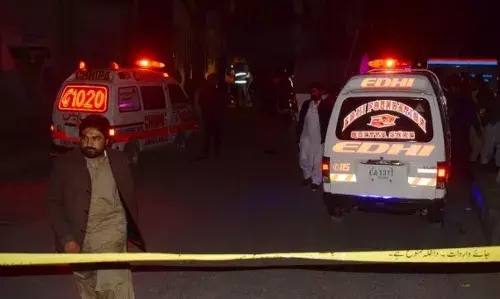 पाकिस्तान: कराची के शॉपिंग मॉल में भीषण आग, 10 की मौत, 60 लापता